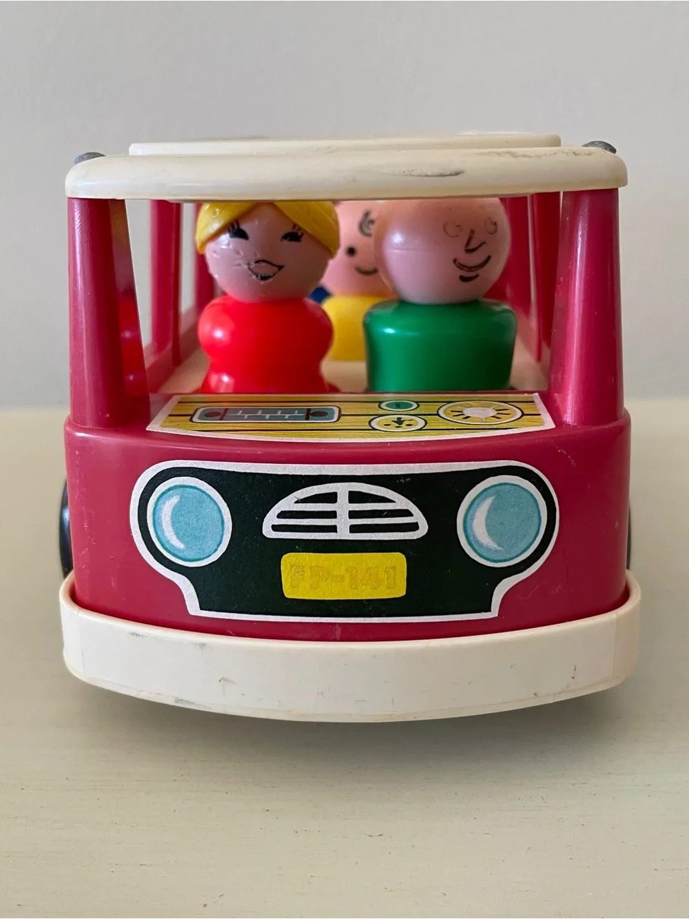 Vintage Fisher Price Play Family Mini Bus and Little People #141 1977-81 Version